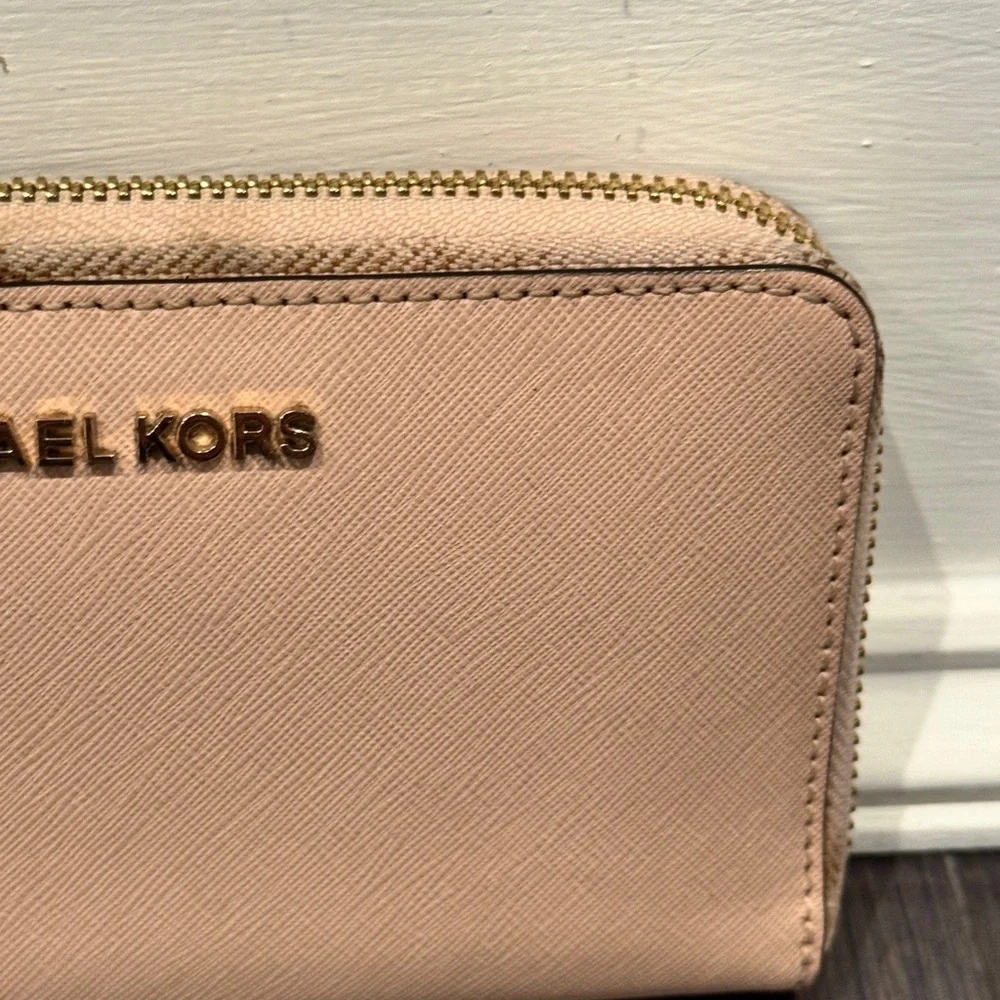 Michael Kors Light Pink/Peach Zip Large Wallet